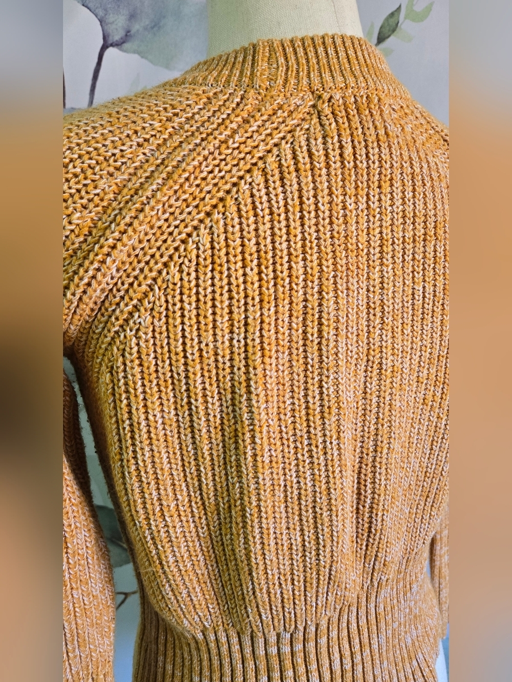 UNIVERSAL THREAD | Shaker Stitch Cropped Sweater in Marigold sz XS - Picture 3 of 9